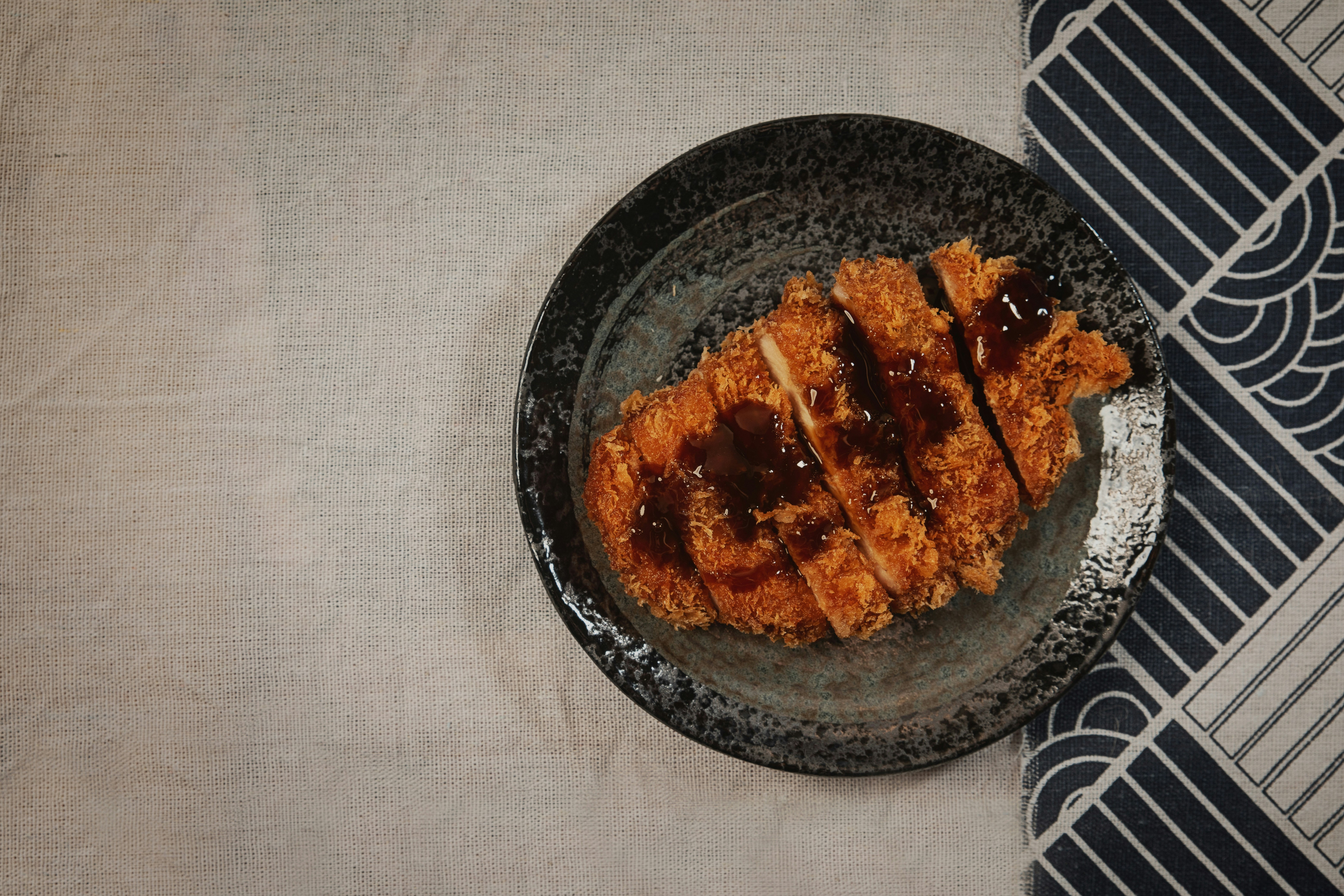 大江戸温泉物語 浦安万華郷のお祭り広場で売られている、揚げたてのアジフライ
